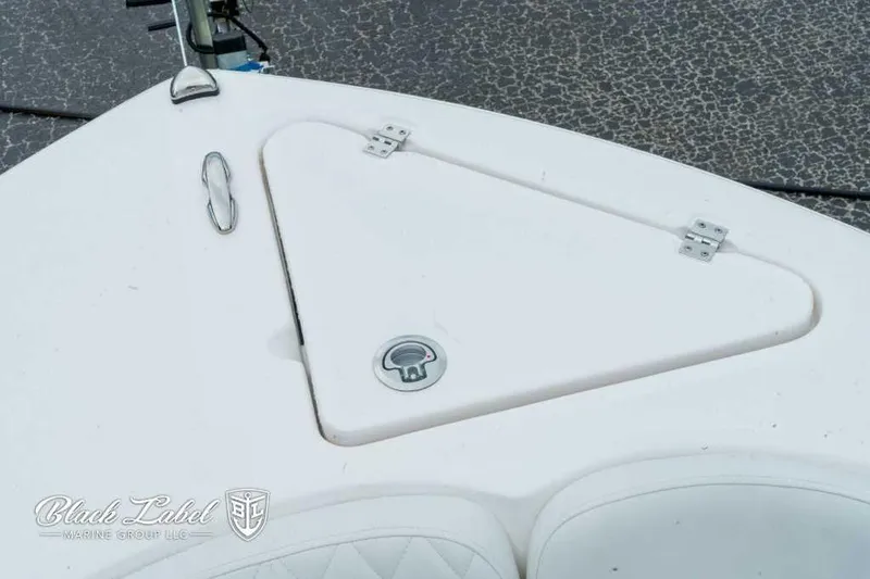 Slide: The Image of Sea Fox 228 Traveler Dual Console 2025 - 7