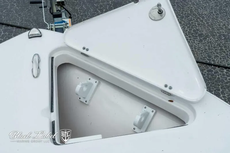 Slide: The Image of Sea Fox 228 Traveler Dual Console 2025 - 8