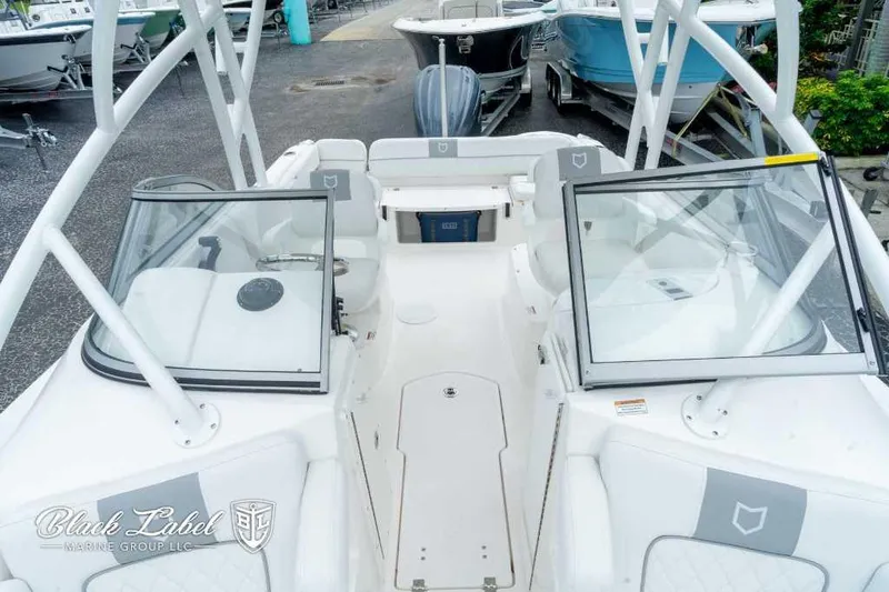 Slide: The Image of Sea Fox 228 Traveler Dual Console 2025 - 9
