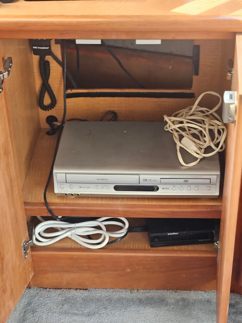 Slide: The Image of Silverton 392 Motor Yacht 1997 - 46