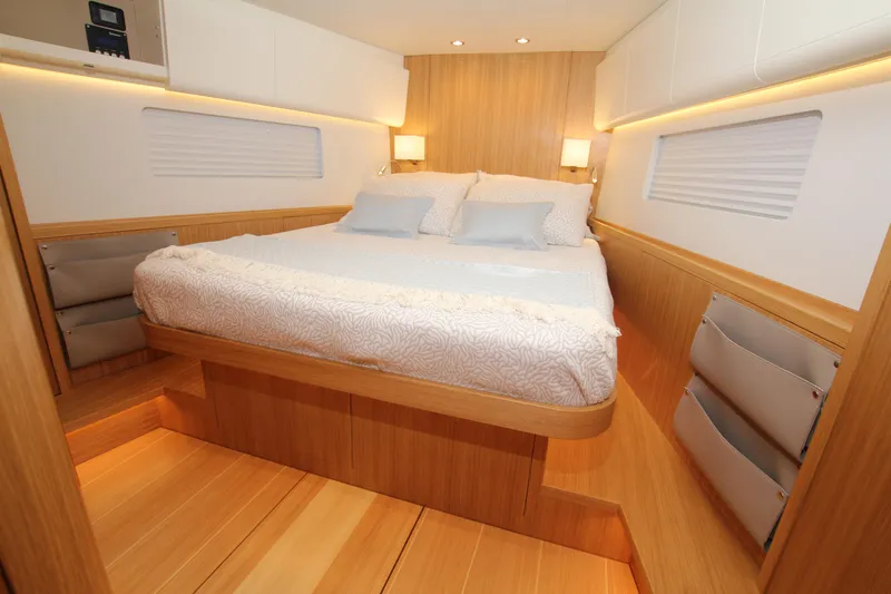 Slide: The Image of Master cabin from aft S - 20