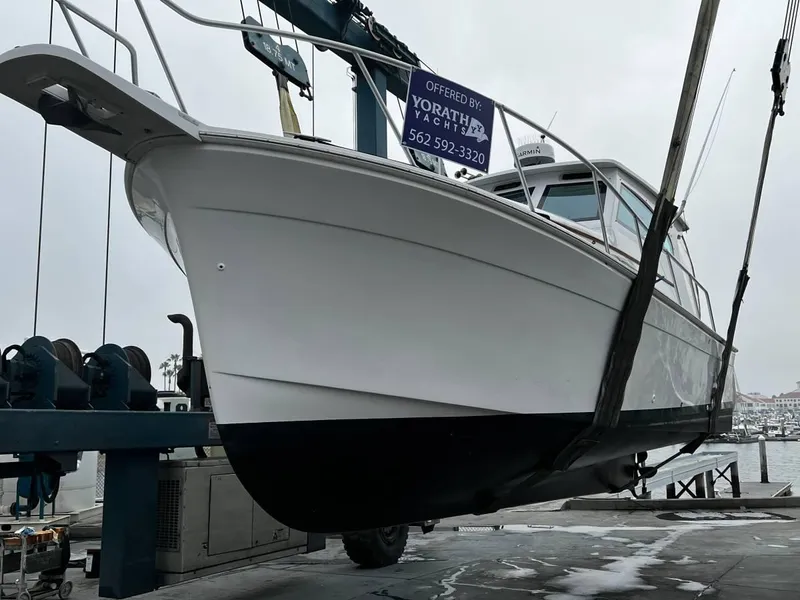 Slide: The Image of 1999 Mainship 30 yacht in dry dock, displayed for sale by Yorath Yachts. - 8