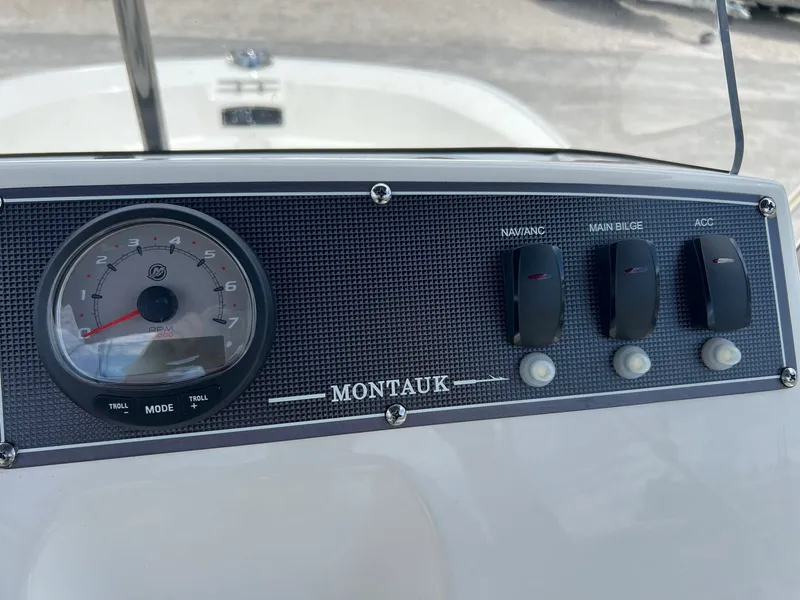 Slide: The Image of Boston whaler 150 Montauk 2023 - 10