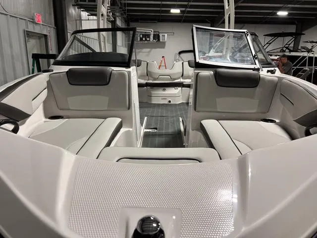 Slide: The Image of Yamaha AR190 2025 - 3