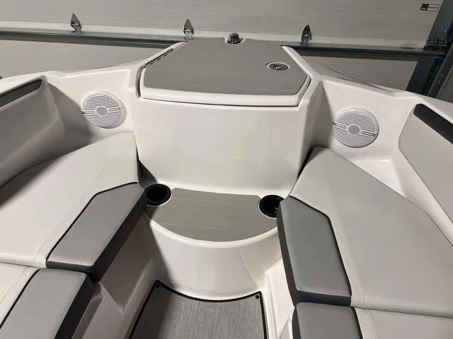 Slide: The Image of Yamaha AR220 2025 - 24