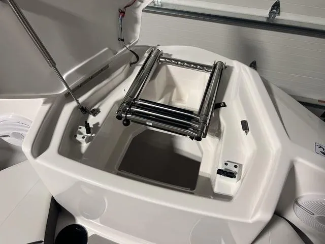 Slide: The Image of Yamaha AR220 2025 - 25