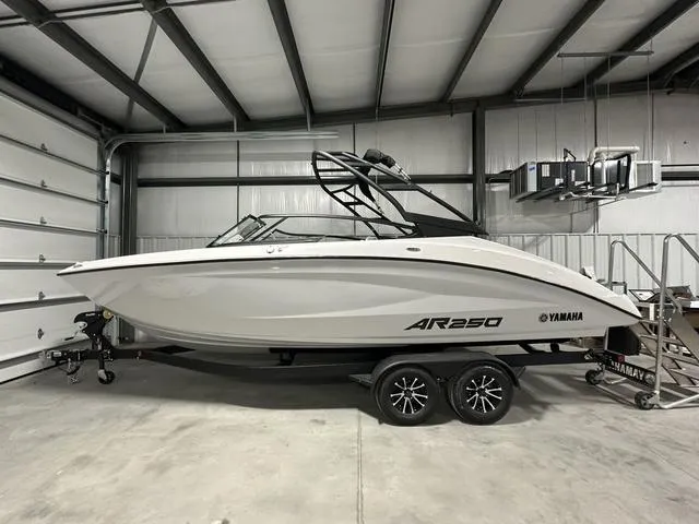 Slide: The Image of Yamaha AR250 2025 - 2