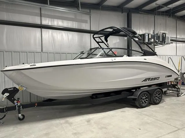 Slide: The Image of Yamaha AR250 2025 - 3