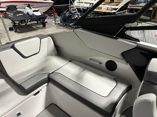 Slide: The Image of Yamaha AR250 2025 - 9