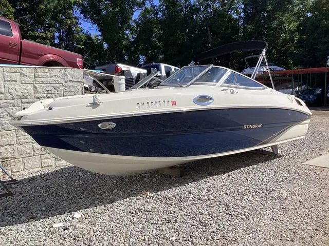 Slide: The Image of Stingray 215LR 2014 - 3