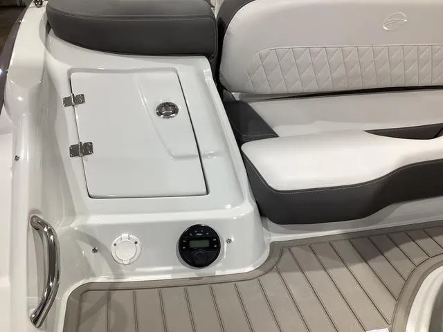 Slide: The Image of Crownline Boats E220 XS 2024 - 5