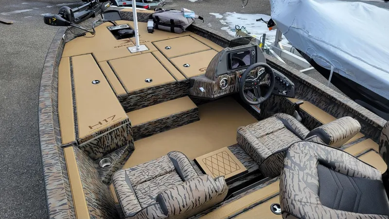 Slide: The Image of 2025 Xpress H17 Bass boat interior with Yamaha Vmax 90 SHO engine, camo design. - 4
