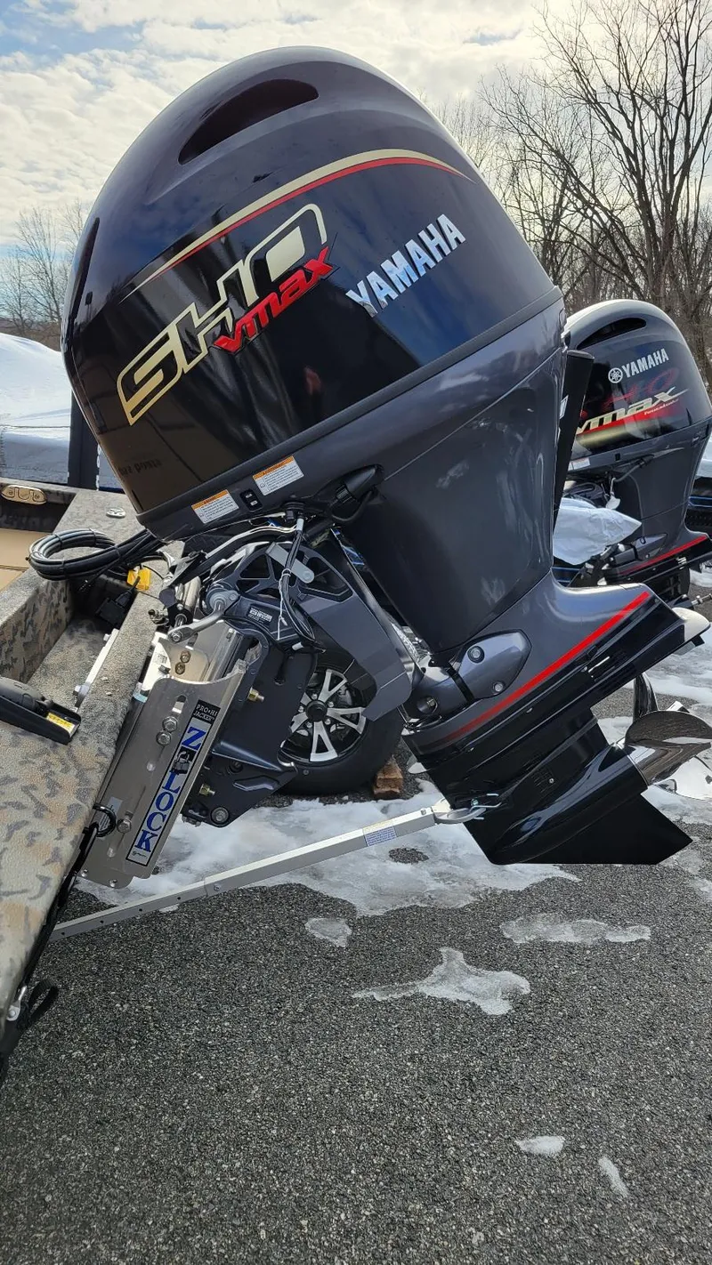Slide: The Image of 2025 Xpress H17 Bass boat with Yamaha Vmax 90 SHO engine on display. - 7