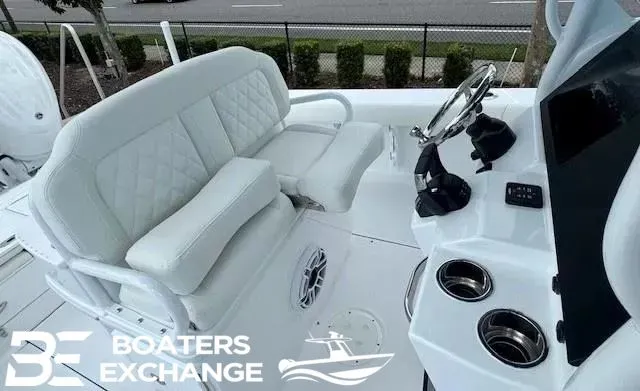 Slide: The Image of Everglades 273 Center Console 2025 - 6