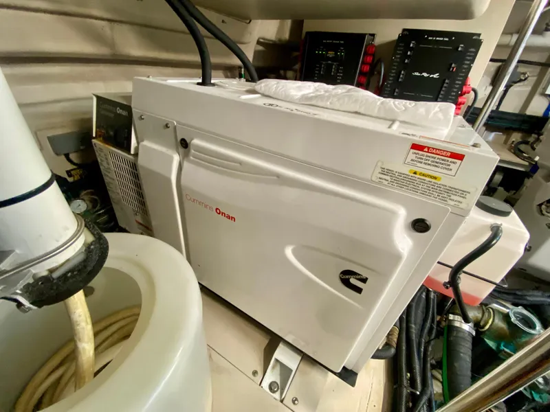 Slide: The Image of Sea Ray 580 Sundancer 2013 - 86