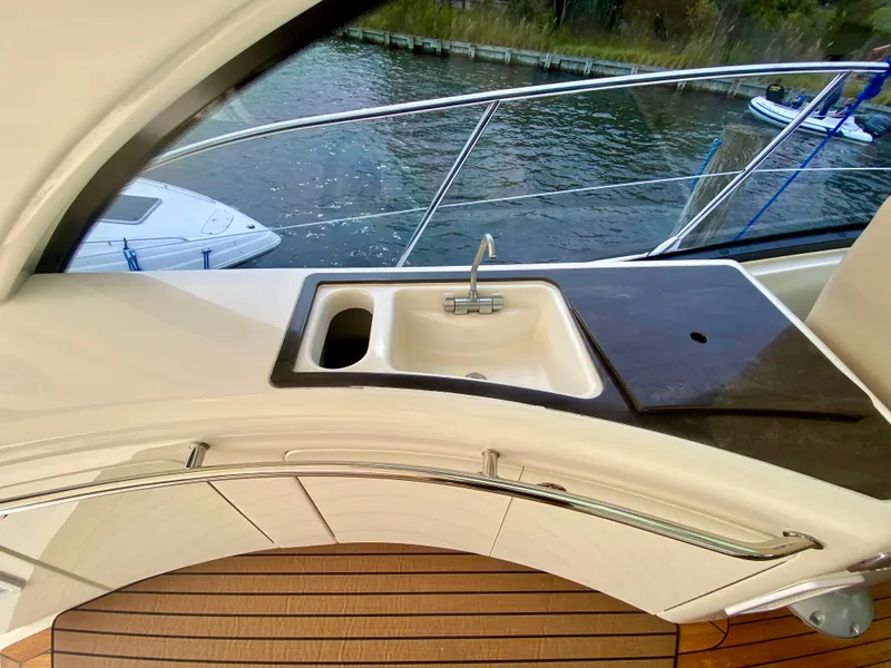 Slide: The Image of 2013 Sea Ray 580 Sundancer yacht with outdoor sink and countertop. - 30