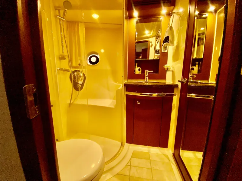 Slide: The Image of Sea Ray 580 Sundancer 2013 - 70
