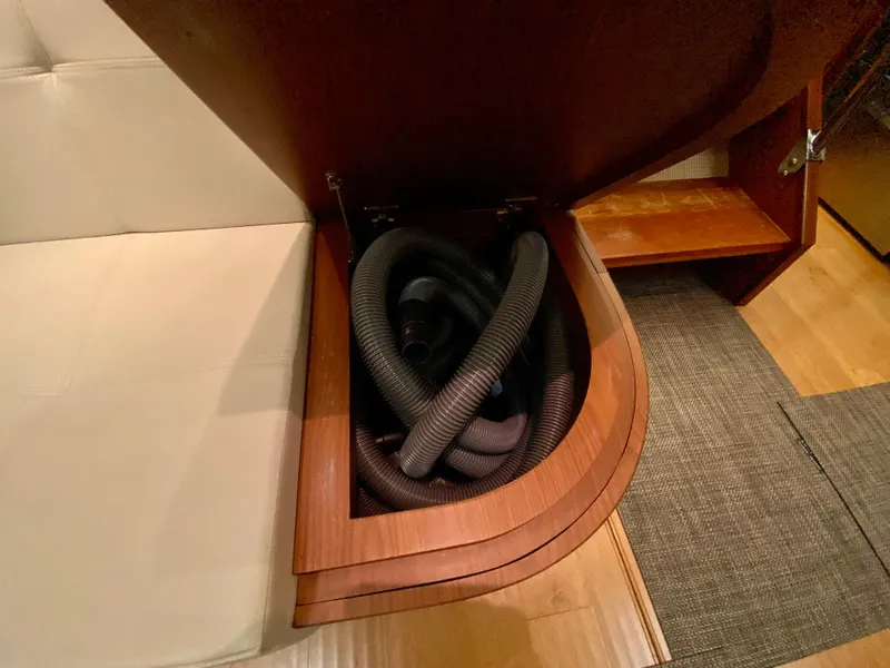 Slide: The Image of Sea Ray 580 Sundancer 2013 - 57