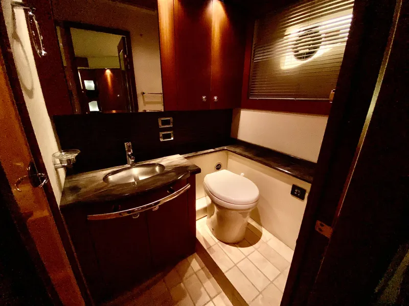 Slide: The Image of Sea Ray 580 Sundancer 2013 - 75
