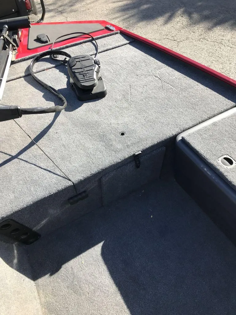 Slide: The Image of 2025 Tracker Bass Tracker Classic XL boat engine and fuel system. - 11