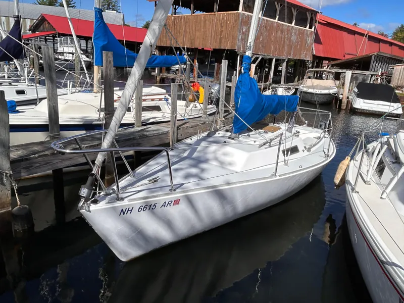 The Image of 1991 J Boats J/22 sailboat docked at marina with blue covers. - 0