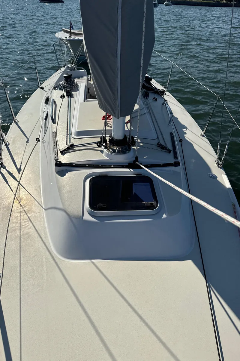 Slide: The Image of 2022 J Boats J/9 sailboat deck with mast, on calm water. - 11