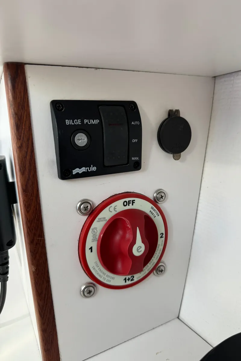 Slide: The Image of 2022 J Boats J/9 bilge pump and battery switch panel. - 18