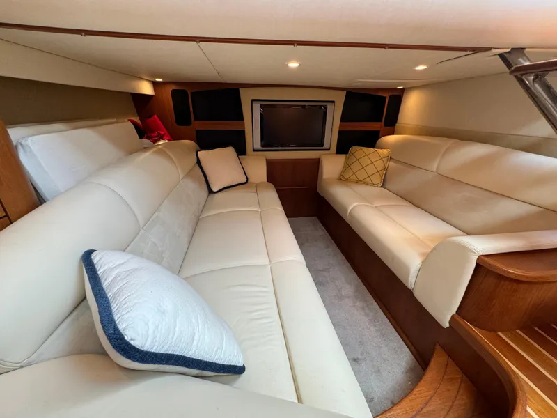 Slide: The Image of rear cabin w entertainment - 44