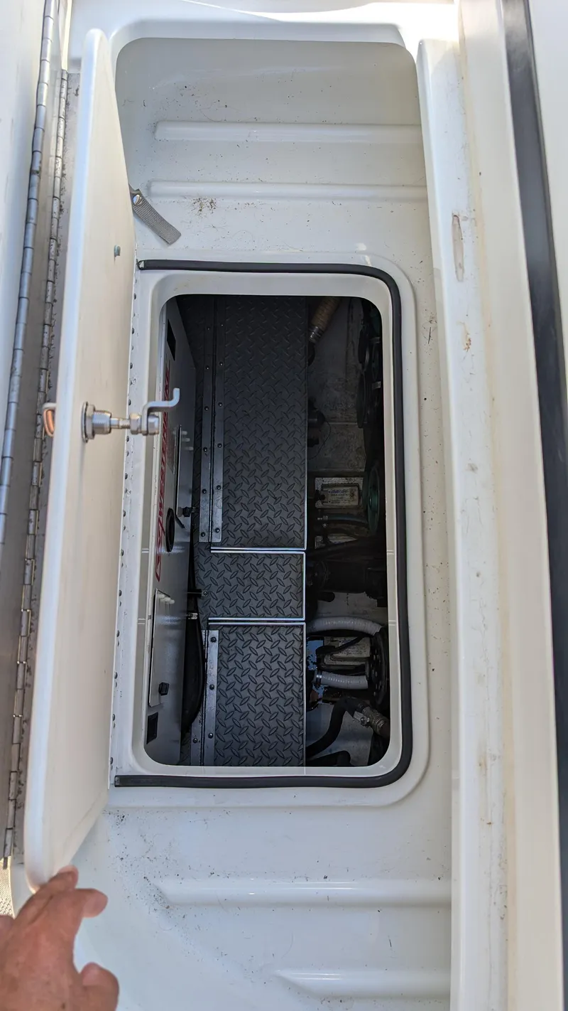 Slide: The Image of 2007 Formula 400ss engine compartment with open hatch. - 36