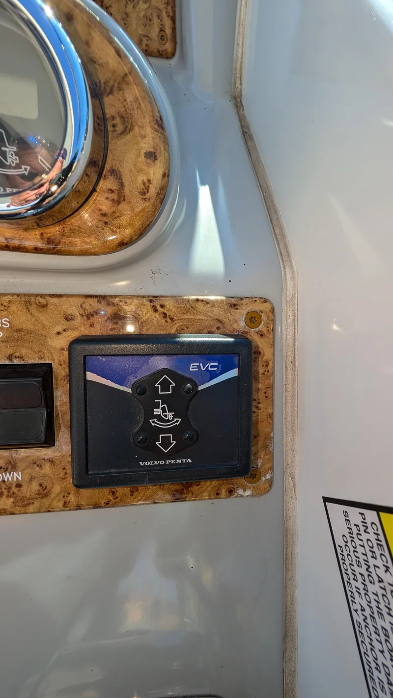 Slide: The Image of 2007 Formula 400ss boat control panel with EVC switch and wood trim. - 39