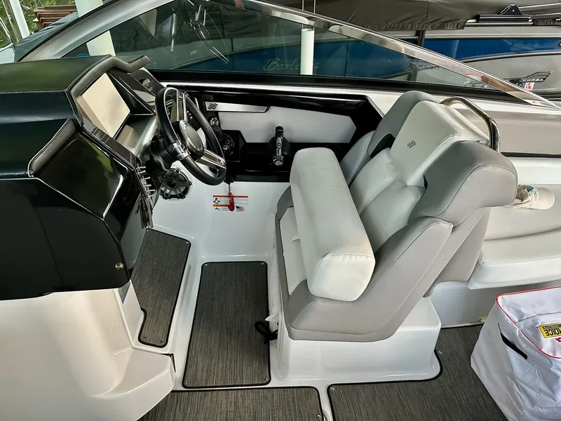 Slide: The Image of Four Winns H290 2020 - 10