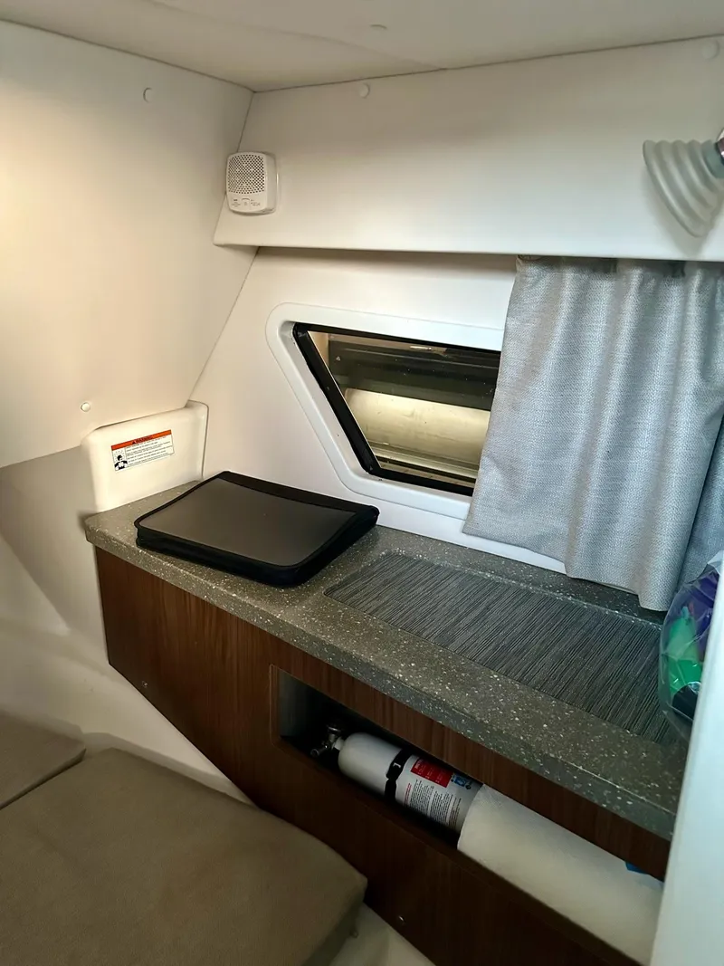 Slide: The Image of Four Winns H290 2020 - 11