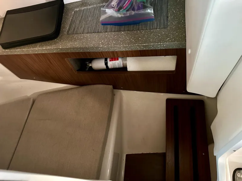 Slide: The Image of Four Winns H290 2020 - 12