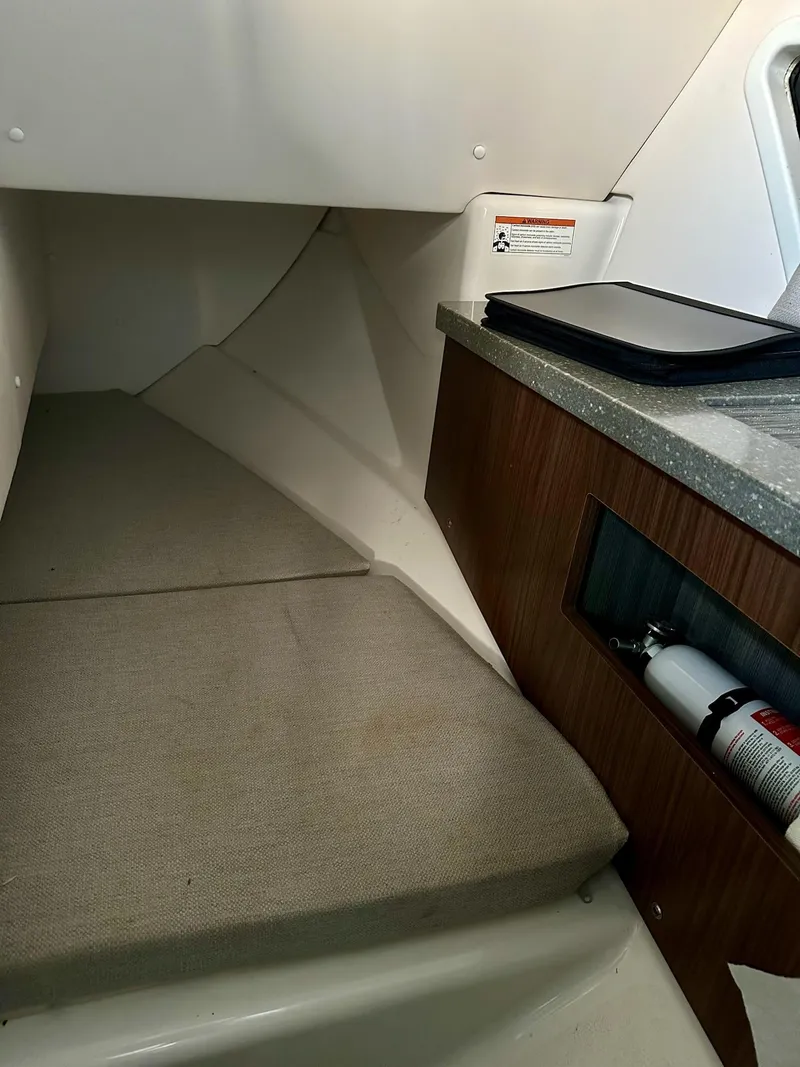 Slide: The Image of Four Winns H290 2020 - 13