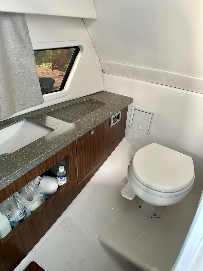 Slide: The Image of Four Winns H290 2020 - 14