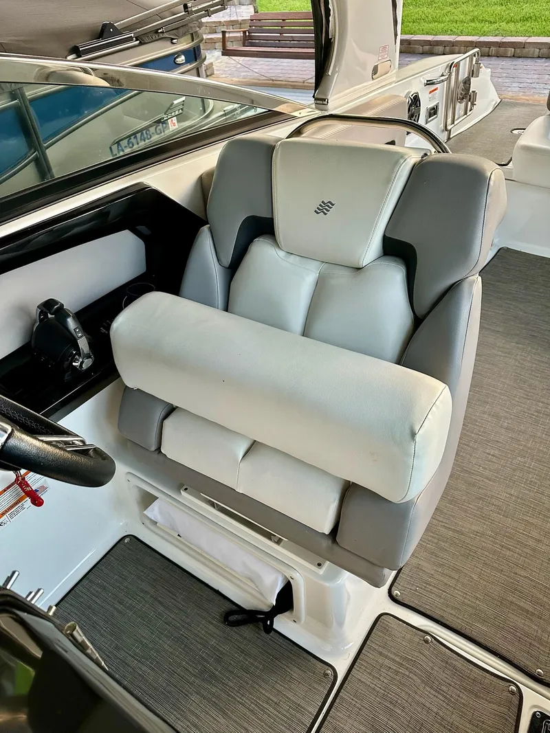 Slide: The Image of Four Winns H290 2020 - 15