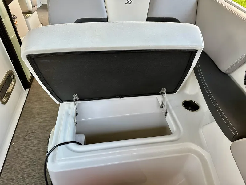 Slide: The Image of Four Winns H290 2020 - 19