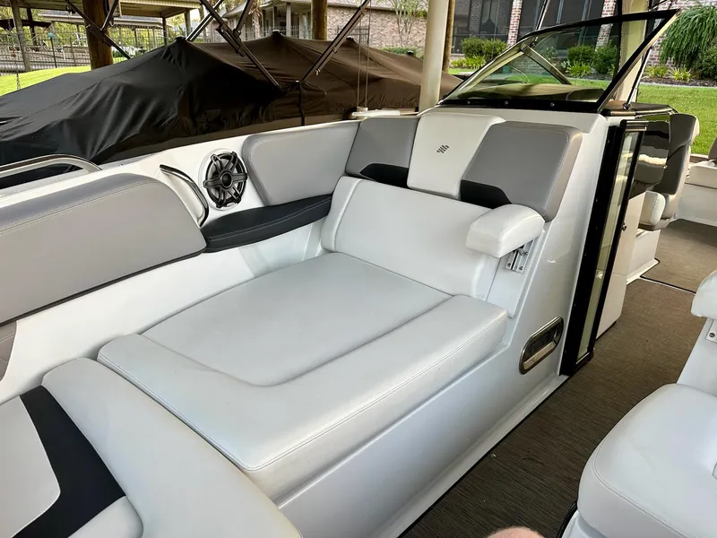 Slide: The Image of Four Winns H290 2020 - 20