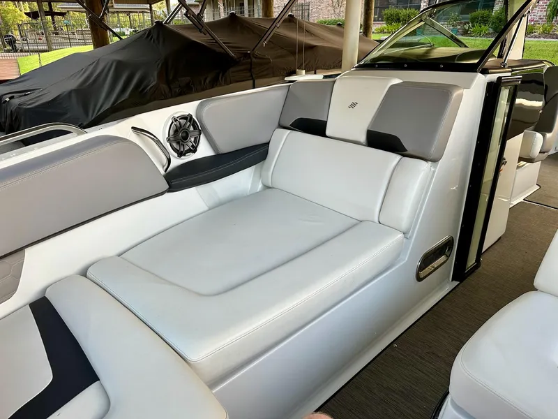 Slide: The Image of Four Winns H290 2020 - 21