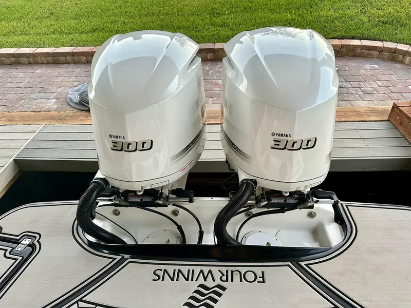 Slide: The Image of Four Winns H290 2020 - 3