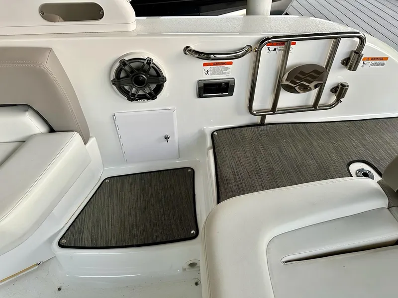 Slide: The Image of Four Winns H290 2020 - 5