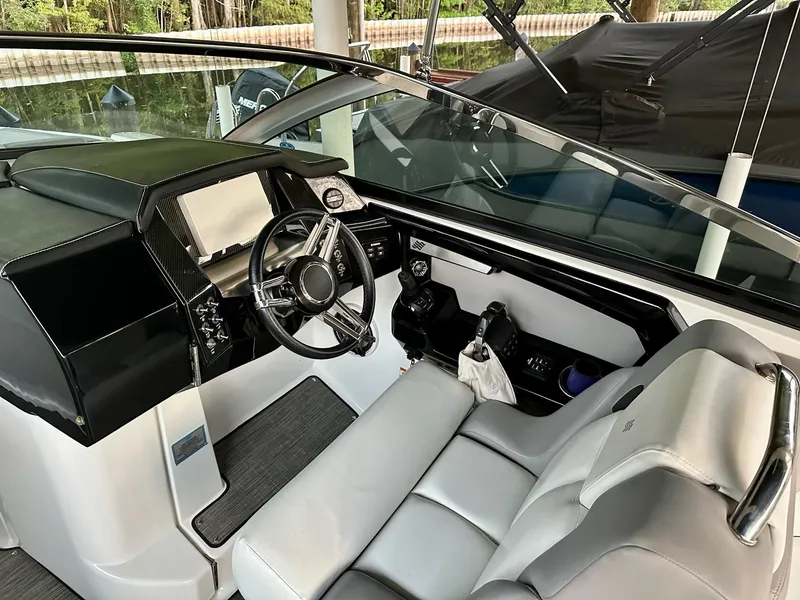 Slide: The Image of Four Winns H290 2020 - 6