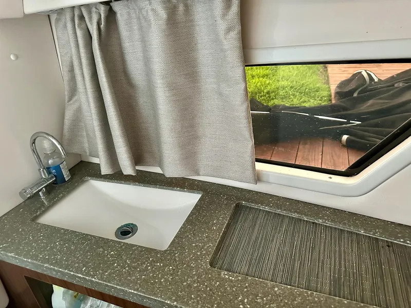 Slide: The Image of Four Winns H290 2020 - 9