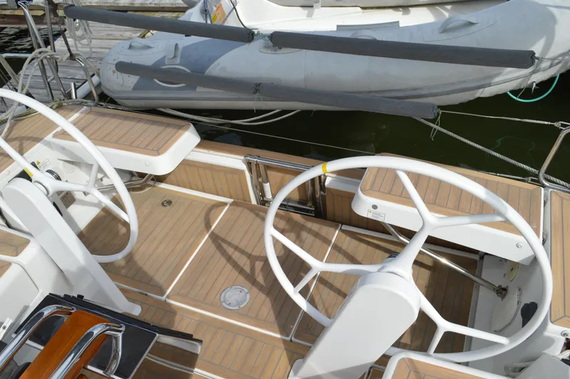 Slide: The Image of Hanse 418 - Twin Wheels - 18