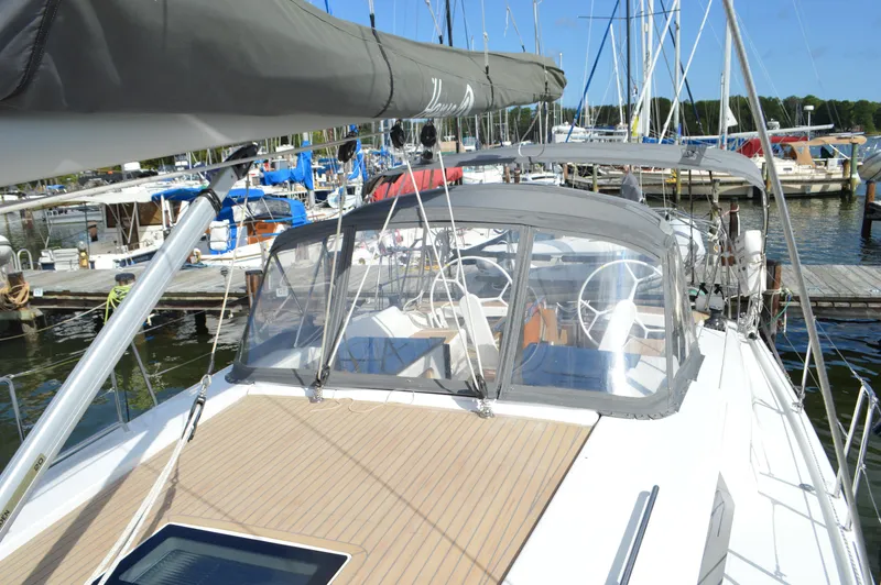 Slide: The Image of Hanse 418 - Looking Aft - 26