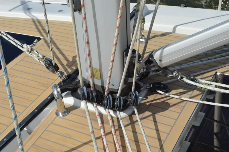 Slide: The Image of Hanse 418 - Mast Step - 31