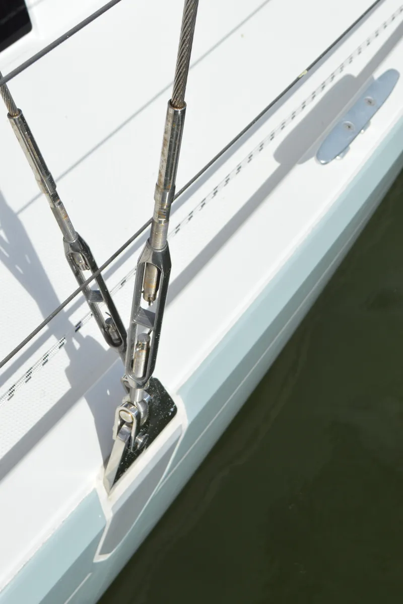 Slide: The Image of Hanse 418 - Chainplates - 35
