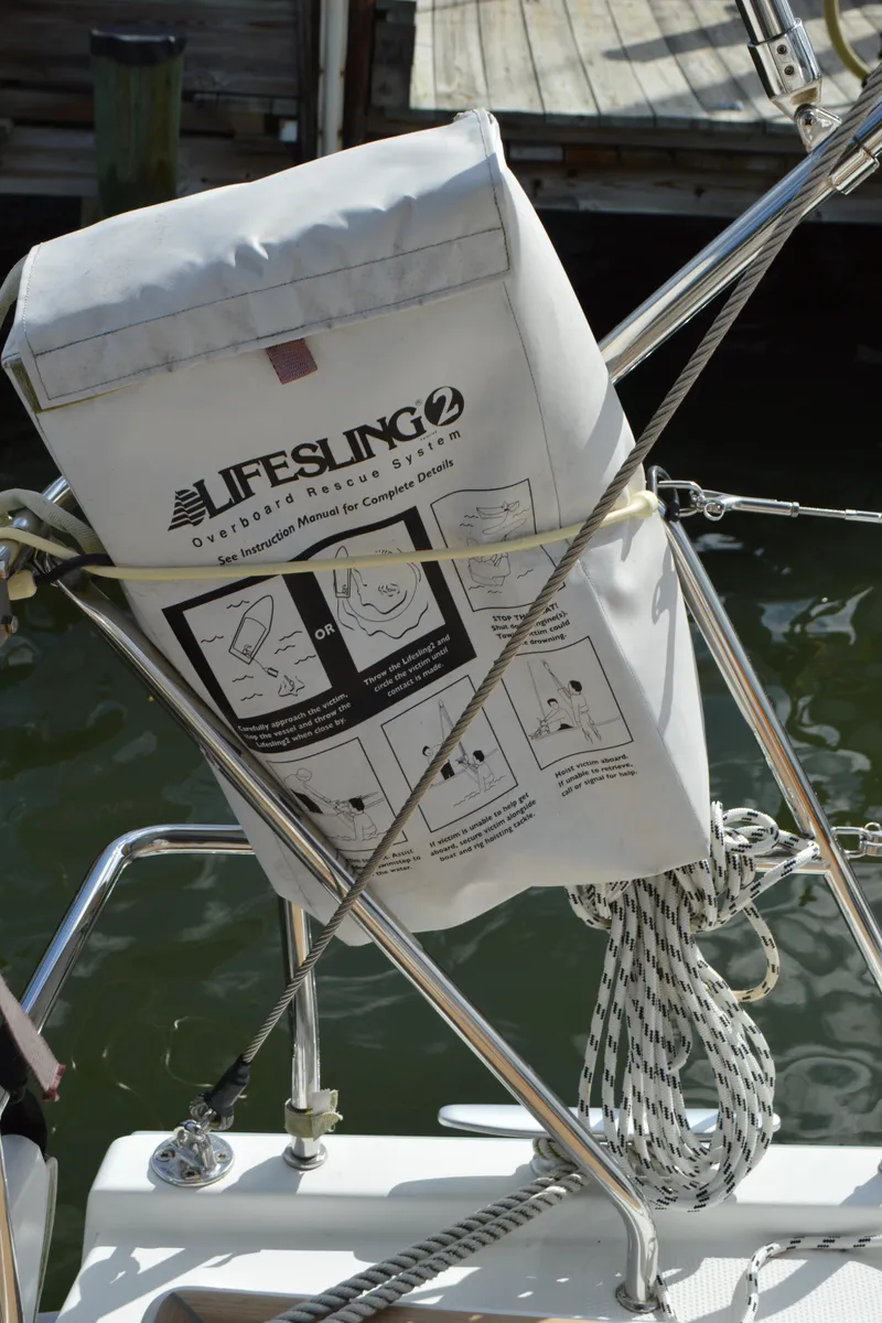 Slide: The Image of Hanse 418 - Lifesling - 36