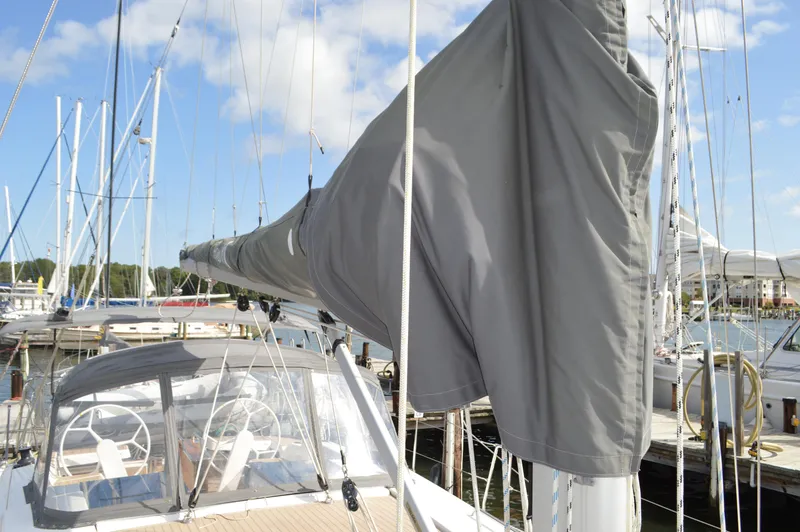 Slide: The Image of Hanse 418 - Mainsail Cover - 41