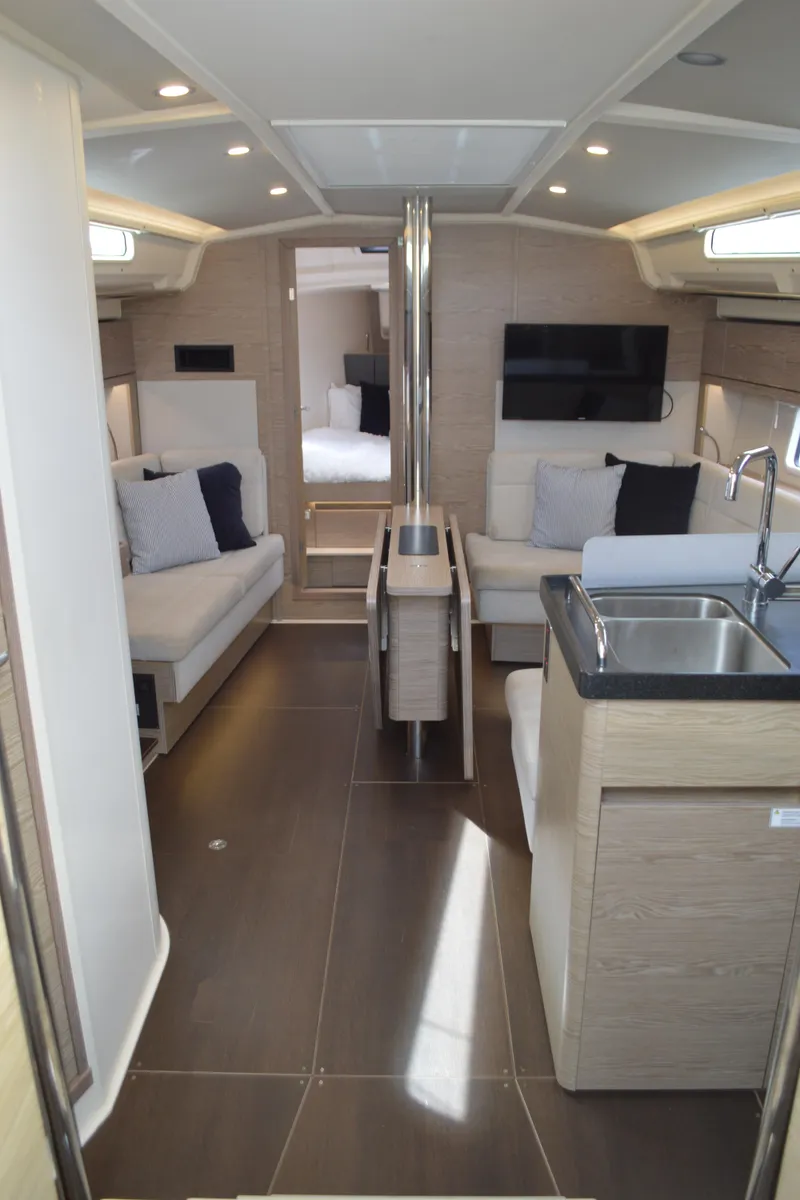 Slide: The Image of Hanse 418 - Salon - 42